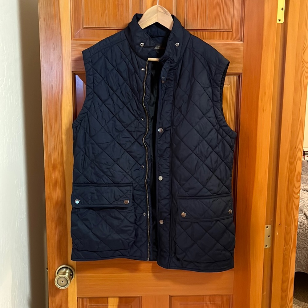 VGUC Rodd and Gunn navy blue vest